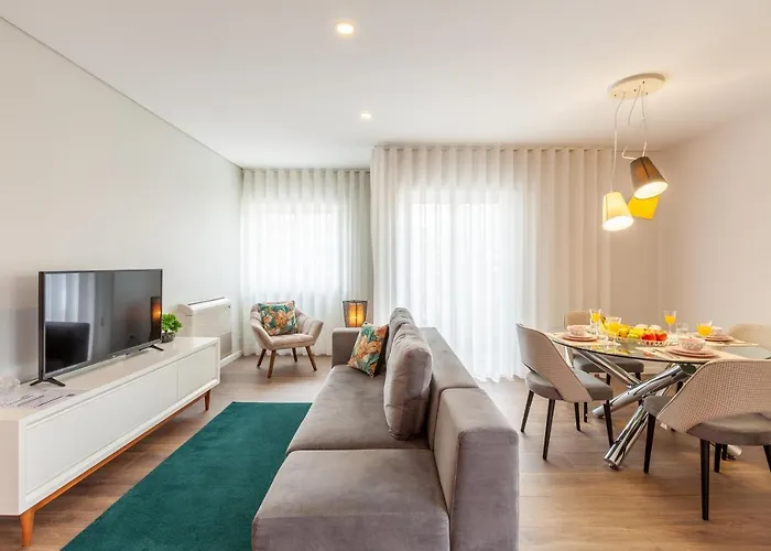 Flamingo Apartment In City Center - Minho\'S Guest